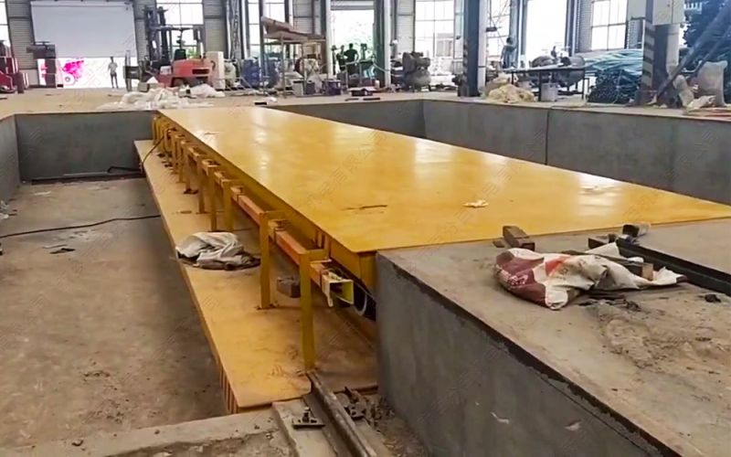 工業(yè)車(chē)間用的軌道平板車(chē)采用滑觸線供電方式的優(yōu)點(diǎn)