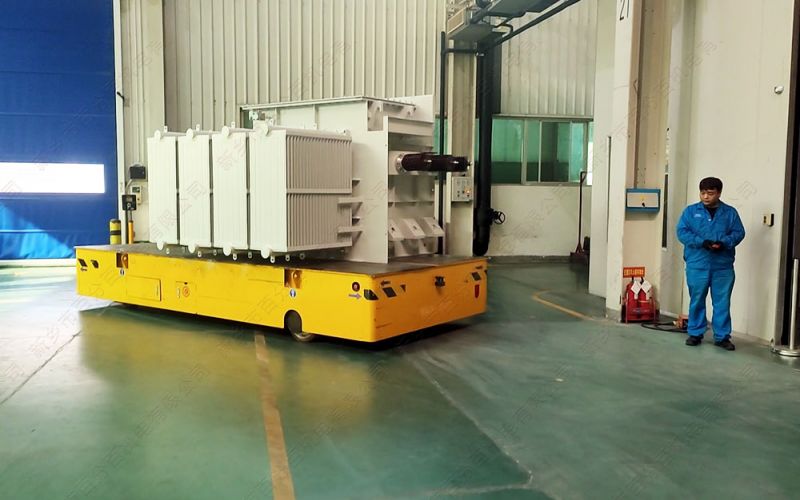 工廠(chǎng)內(nèi)部轉(zhuǎn)運(yùn)革新：駕駛型電動(dòng)平板車(chē) vs. 遙控?zé)o軌平車(chē)，如何抉擇？